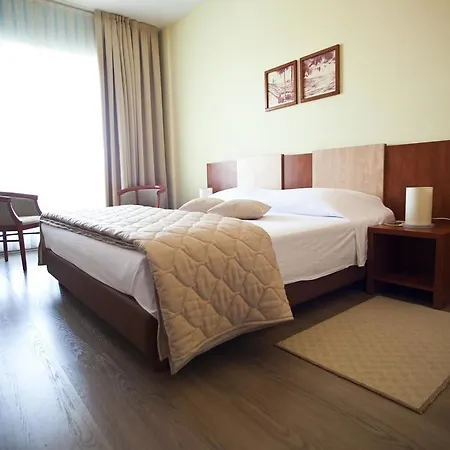 Mogorjelo 4*