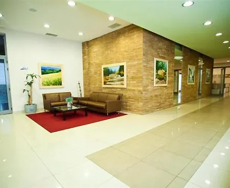 Mogorjelo فندق 4*